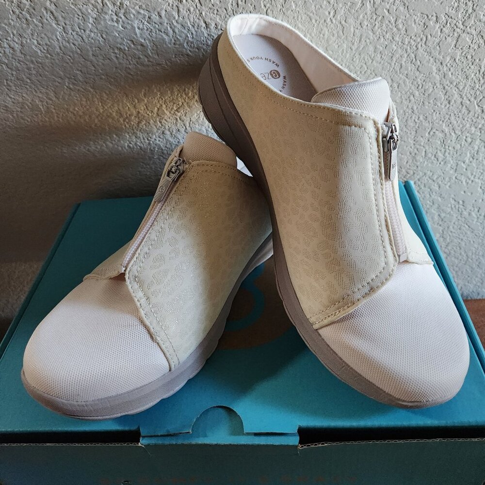 Bzees Glossy Washable Zip Front Slip On Mule in Eggnog (cream) NWT